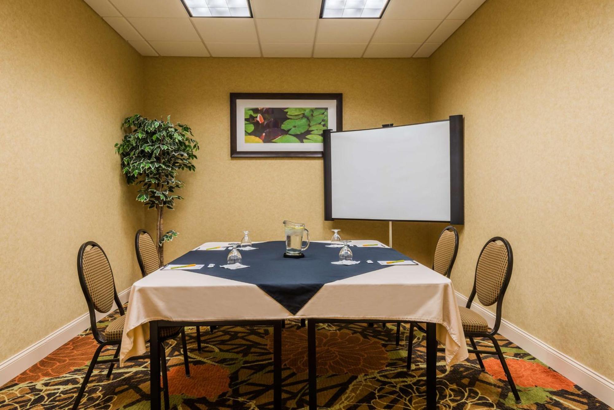 צ'יקטווואגה Hilton Garden Inn Buffalo Airport מראה חיצוני תמונה